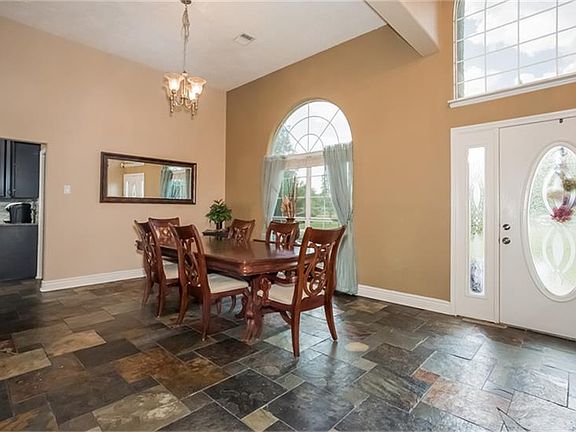4th image of 15457 Crown Oaks Dr