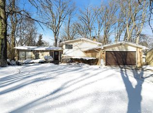 2075 Derby Rd, Troy, MI 48084