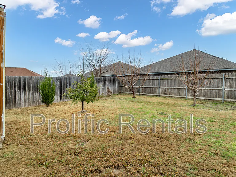5904 Chuckwagon Cir — Photo 33