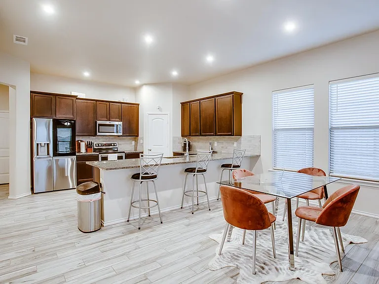 9905 Virginia Ave — Photo 4