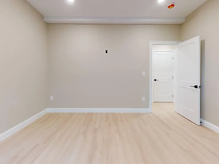 229 Highland Ave #3 — Photo 11
