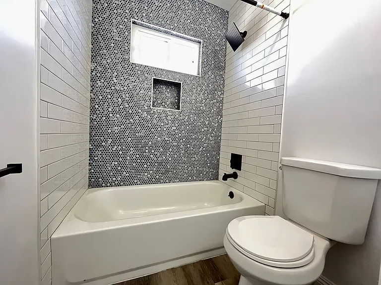 Van15352 — Photo 11