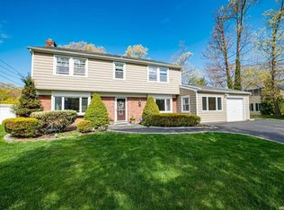 9 Sanford Ln, Stony Brook, NY 11790