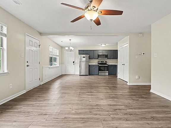 3rd image of 1104 Pecan Pl