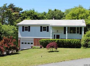 7 Horizon View Dr W, East Greenbush, NY 12061