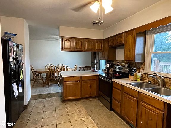 4th image of 4083 Peters Rd