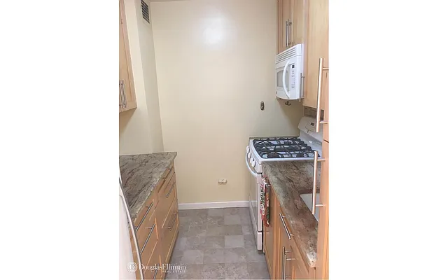 Rented by Douglas Elliman | media 18