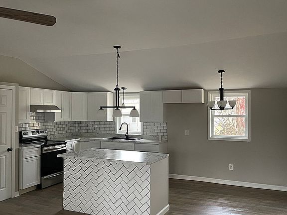 3rd image of 50 Poplar Dr
