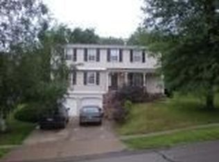 605 Meade Dr, Coraopolis, PA 15108