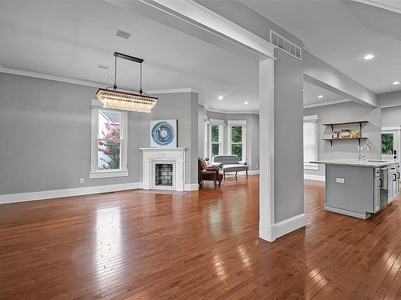 3rd image of 3326 Cambridge Ave