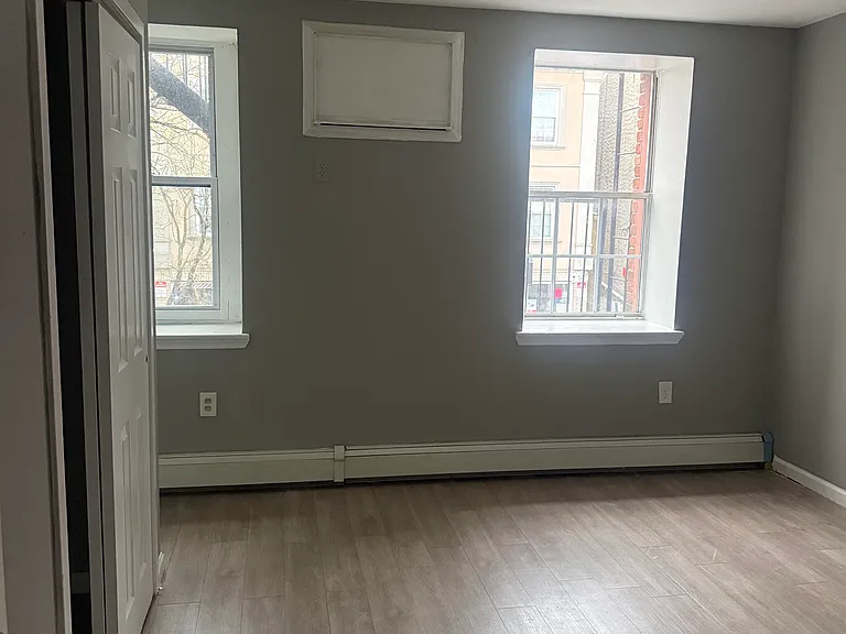 122 S 1st St #2A — Photo 2