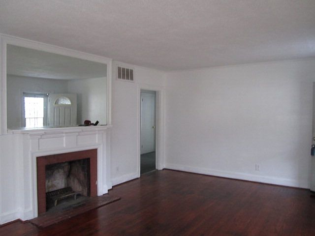 2nd image of 804 Metcalf St