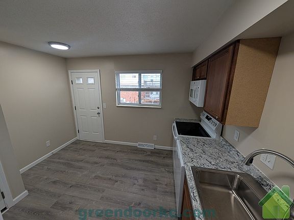 3rd image of 501 Scott Ave APT D