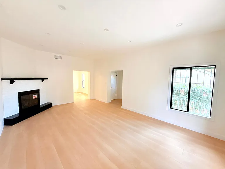 6130 Whitsett Avenue — Photo 1
