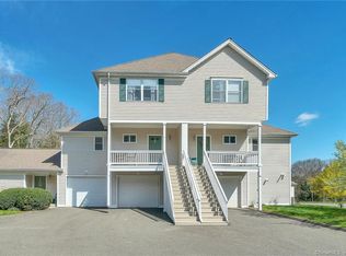4 Trout Brook Cir #4, Newtown, CT 06470