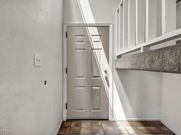 5th image of 1915 Merchant St