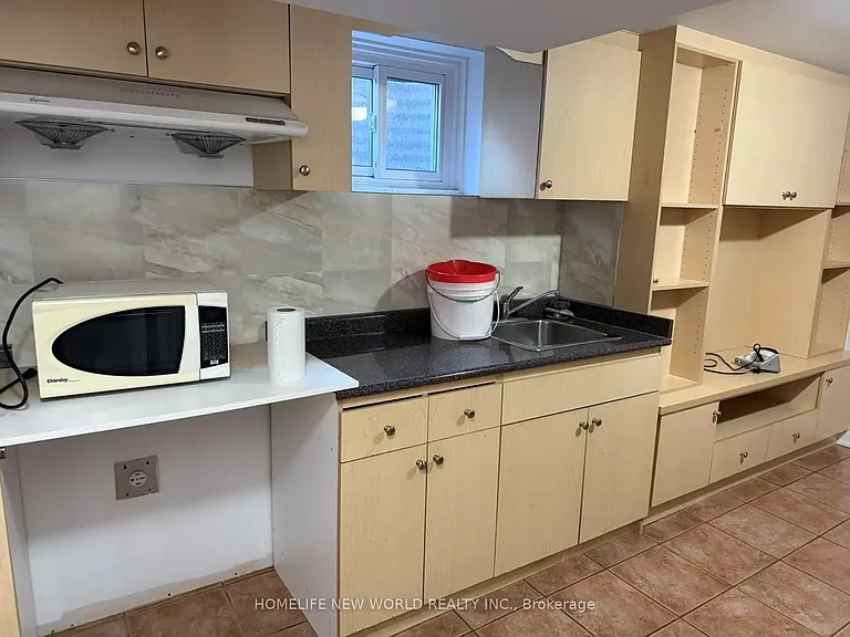 36 Rakewood Cres #BASEMENT — Photo 3