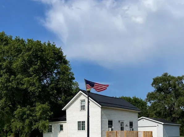 101 E Locust St, Quasqueton, IA 52326