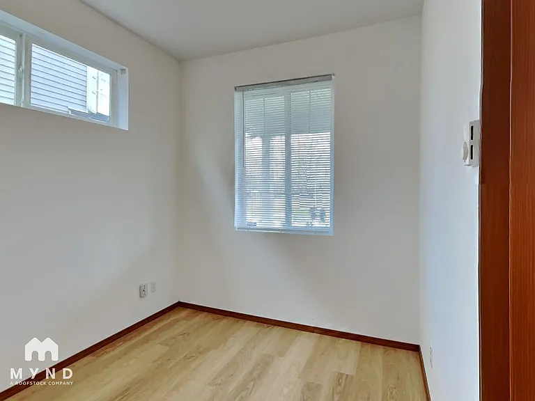 1412 E 64th St — Photo 10