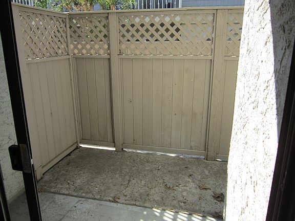 3rd image of 19540 Sherman Way Unit 102