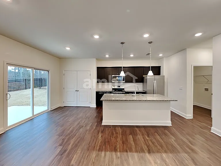 577 Summit View Ln — Photo 4