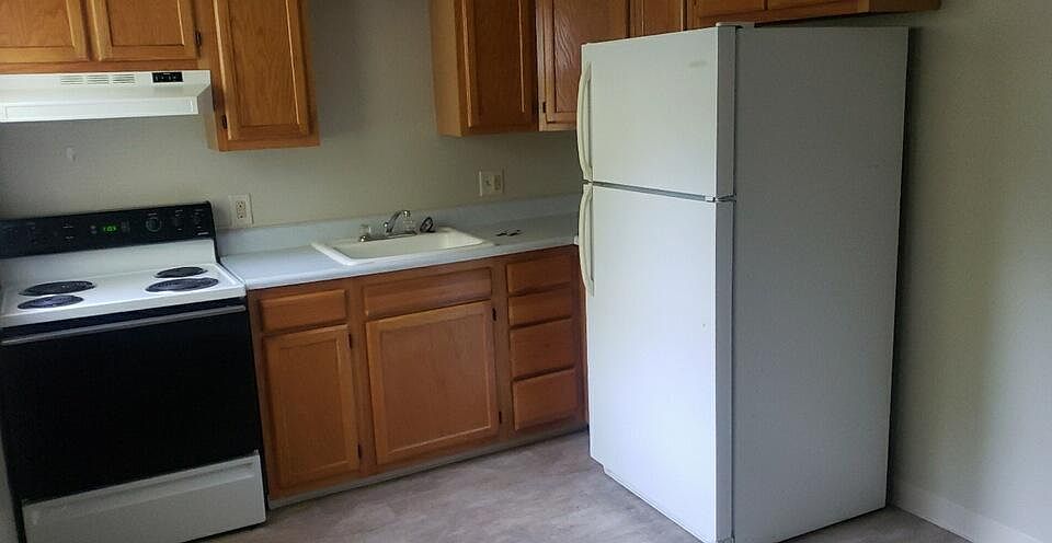 2nd image of 742 N Chestnut St #1