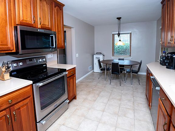 4th image of 617 N Coquillard Dr