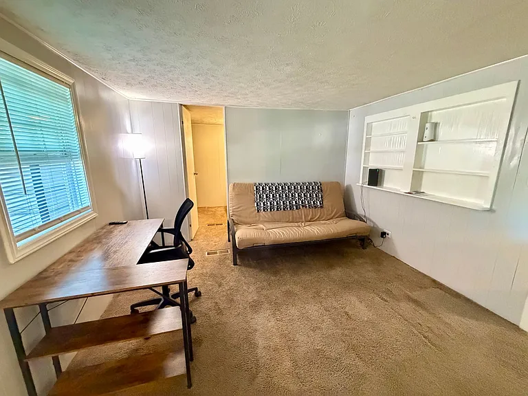12 Martin Ln — Photo 4