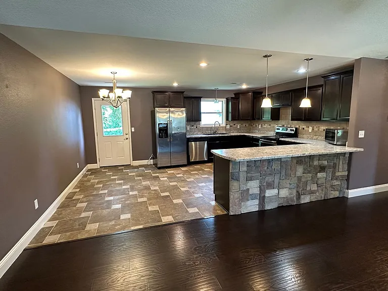333 Lyle Curtis Cir — Photo 6
