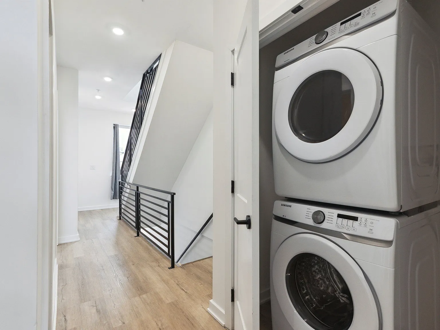 1535 N Sydenham ST Unit B — Photo 2