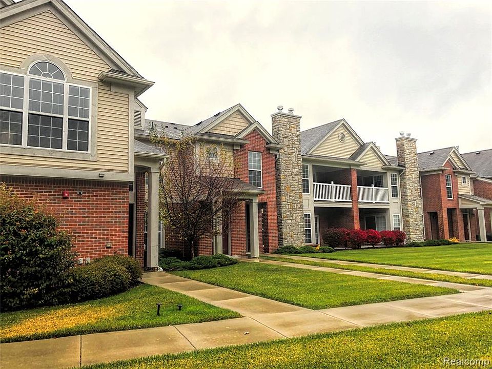 1st image of 28232 Oakmonte Cir W #1