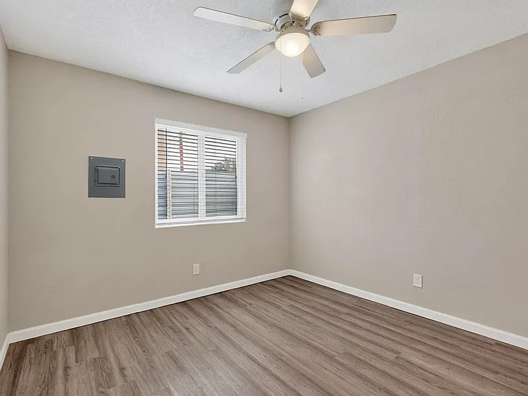1812 Buena Vista Dr SE #4 — Photo 21