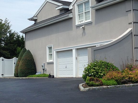 2nd image of 11 Woodbury Farm Dr