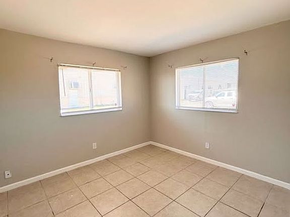 5th image of 1020 NE 8th Ter #C