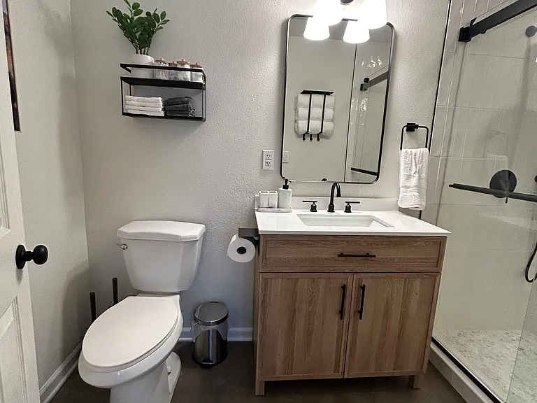 37244 Fallsgrove Ave #B — Photo 10