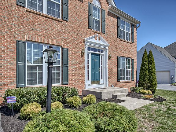 3rd image of 1306 Huntley Cir