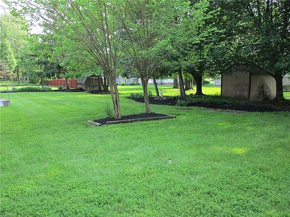 4th image of 630 Meadowlane Dr