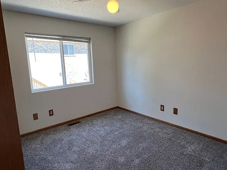549 Hanover Dr — Photo 11
