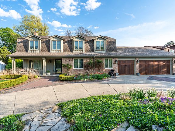 3rd image of 47935 Brewster Ct