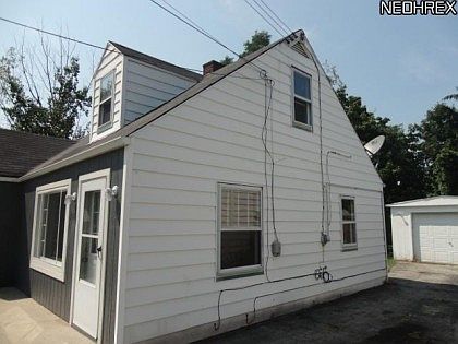 3rd image of 1564 Bancroft Ave