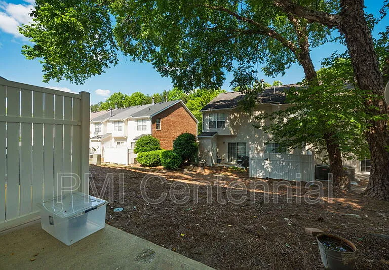 1528 Cove Creek Cir — Photo 23