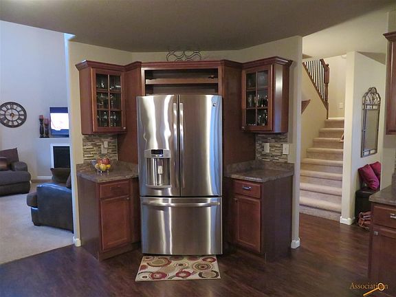 5th image of 7400 Castlewood Dr