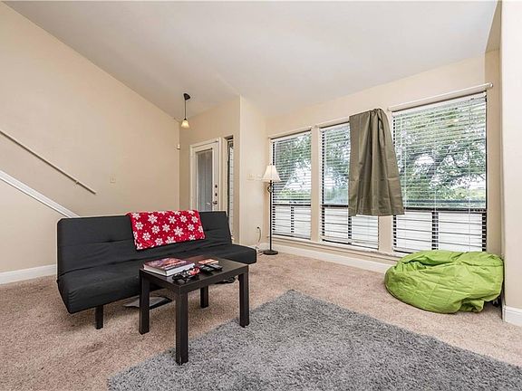 2nd image of 2612 San Pedro St