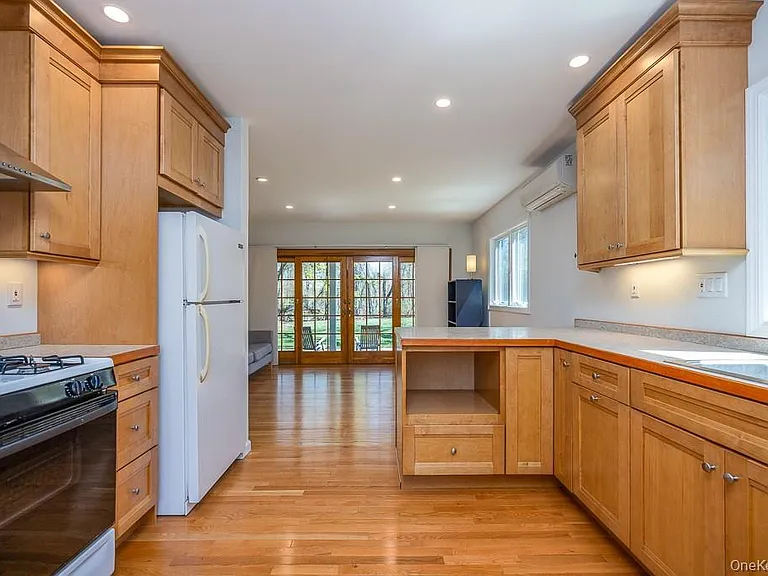 644 Gilbert Ave — Photo 8