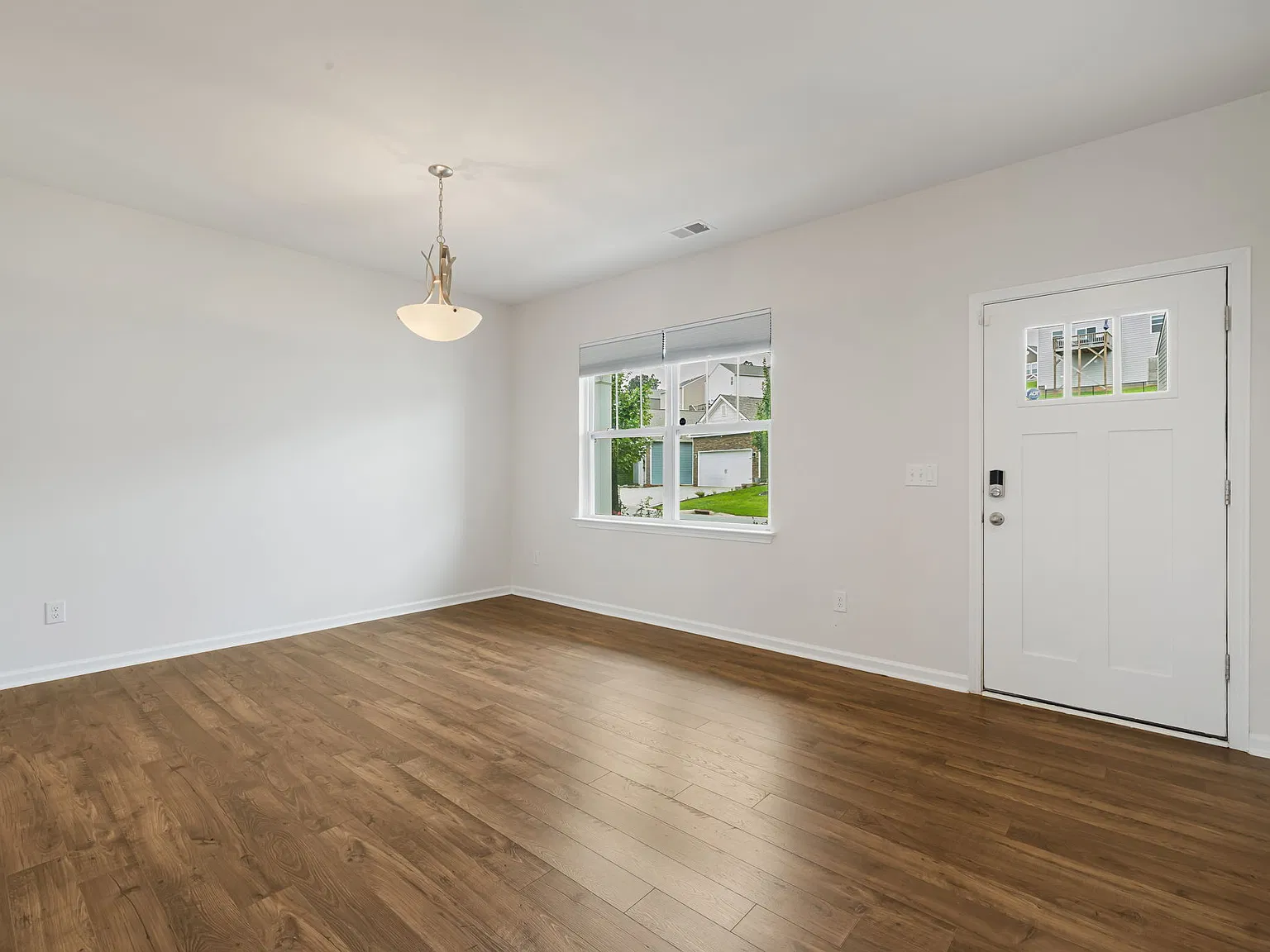 3 bed, 2.5 bath, 2200 sqft, $2,800 — Photo 2