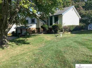 1103 Sterling Dr, Papillion, NE 68046