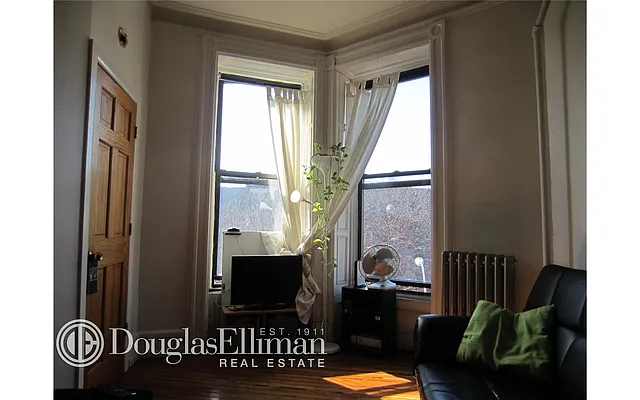 Rented by Douglas Elliman | media 27