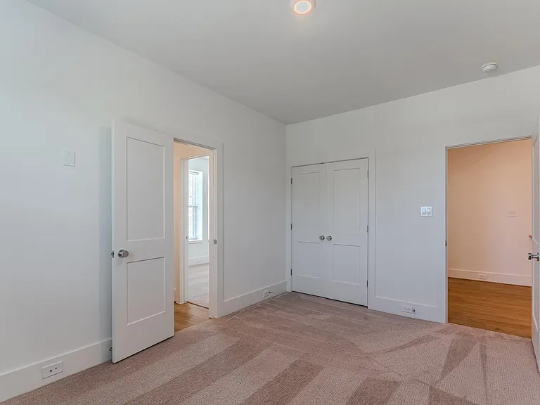 7613 Victory Reserve St — Photo 16
