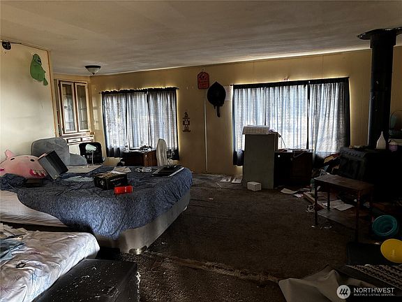 2nd image of 16926 Canal Road SE