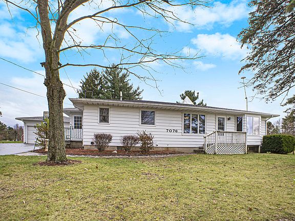 3rd image of 7076 Pine Island Dr NE